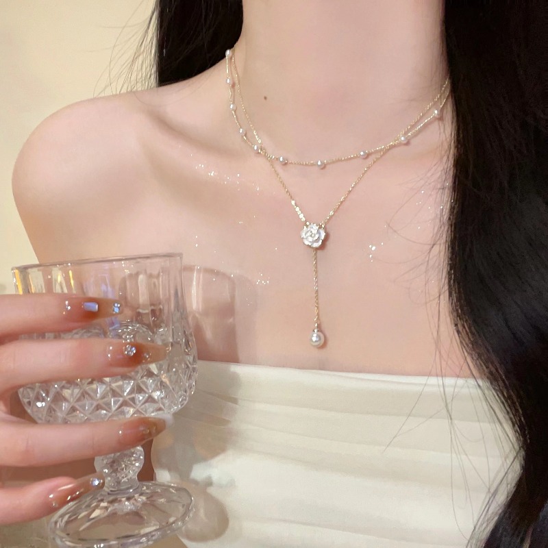 Layered Pendant Necklace Aesthetic - قلادة زهرة الكاميليا ذات الطبقتين بتصميم